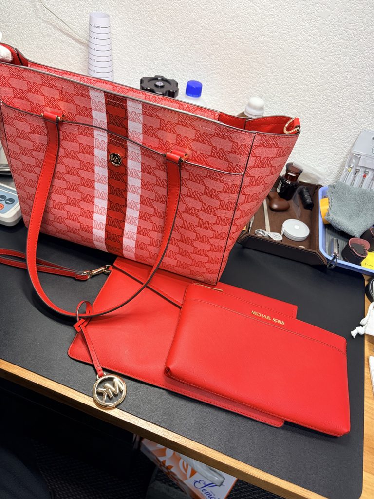 藍住町矢上のお客様から買取したマイケルコース メイジー3in1トートバッグ