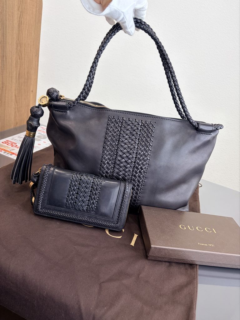 板野町のお客様から買取したGUCCIウーブンウェブタッセルと長財布