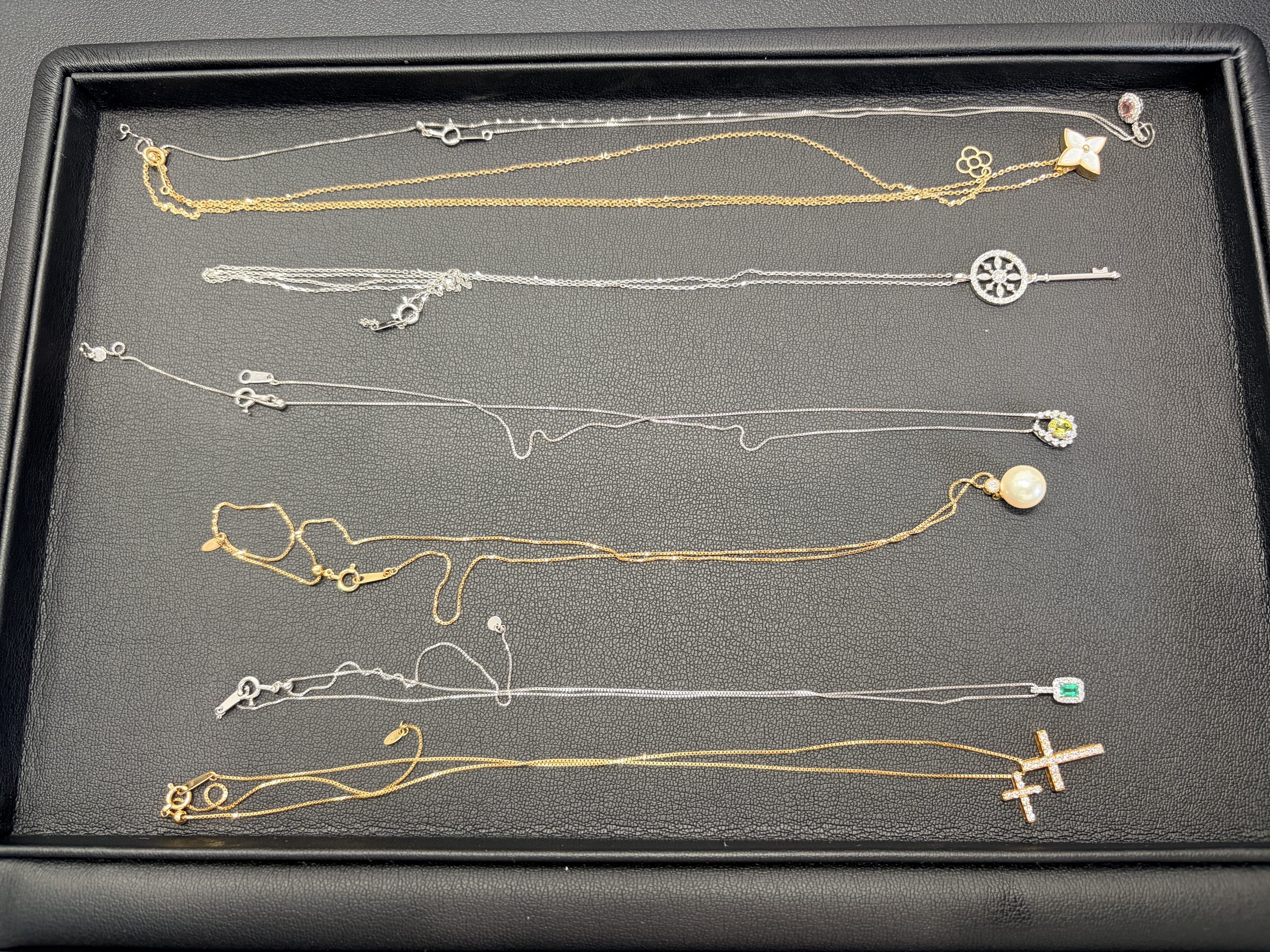 北島町北村のお客様から買取したK18・Pt900の宝石付きネックレス7点