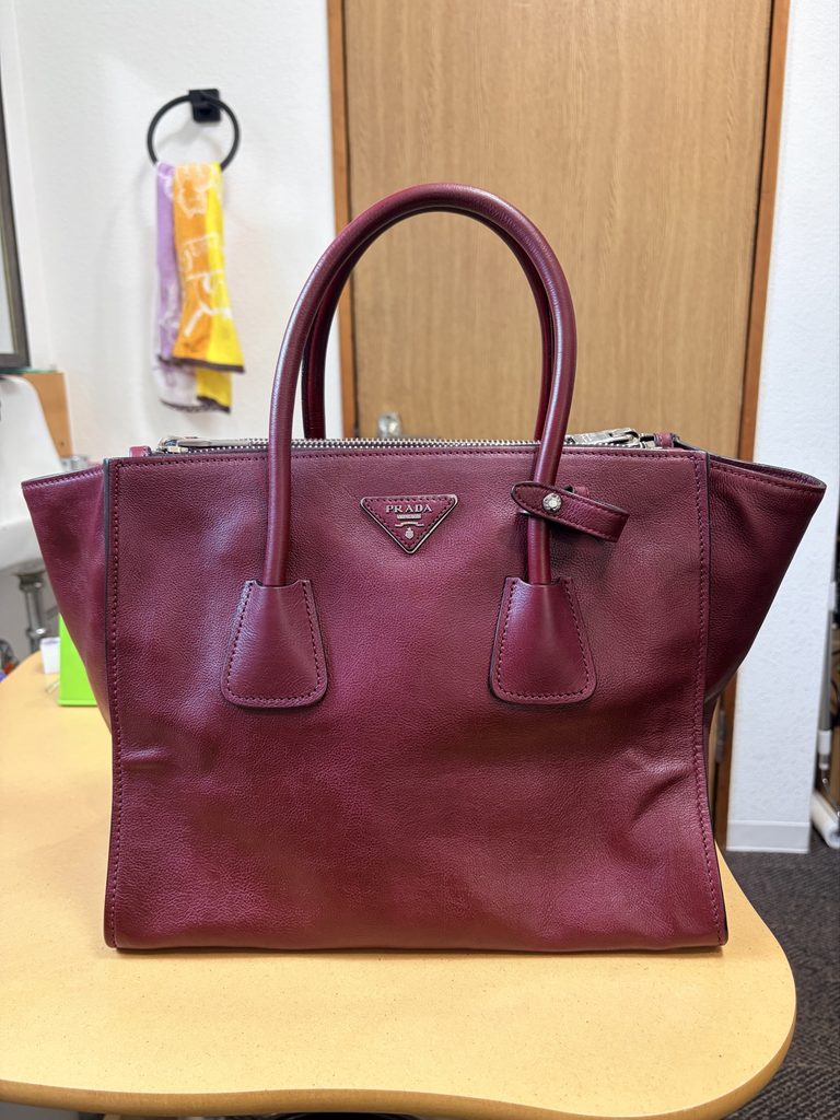 板野町犬伏のお客様から買取したボルドーのPRADA 2WAYショルダーバッグ
