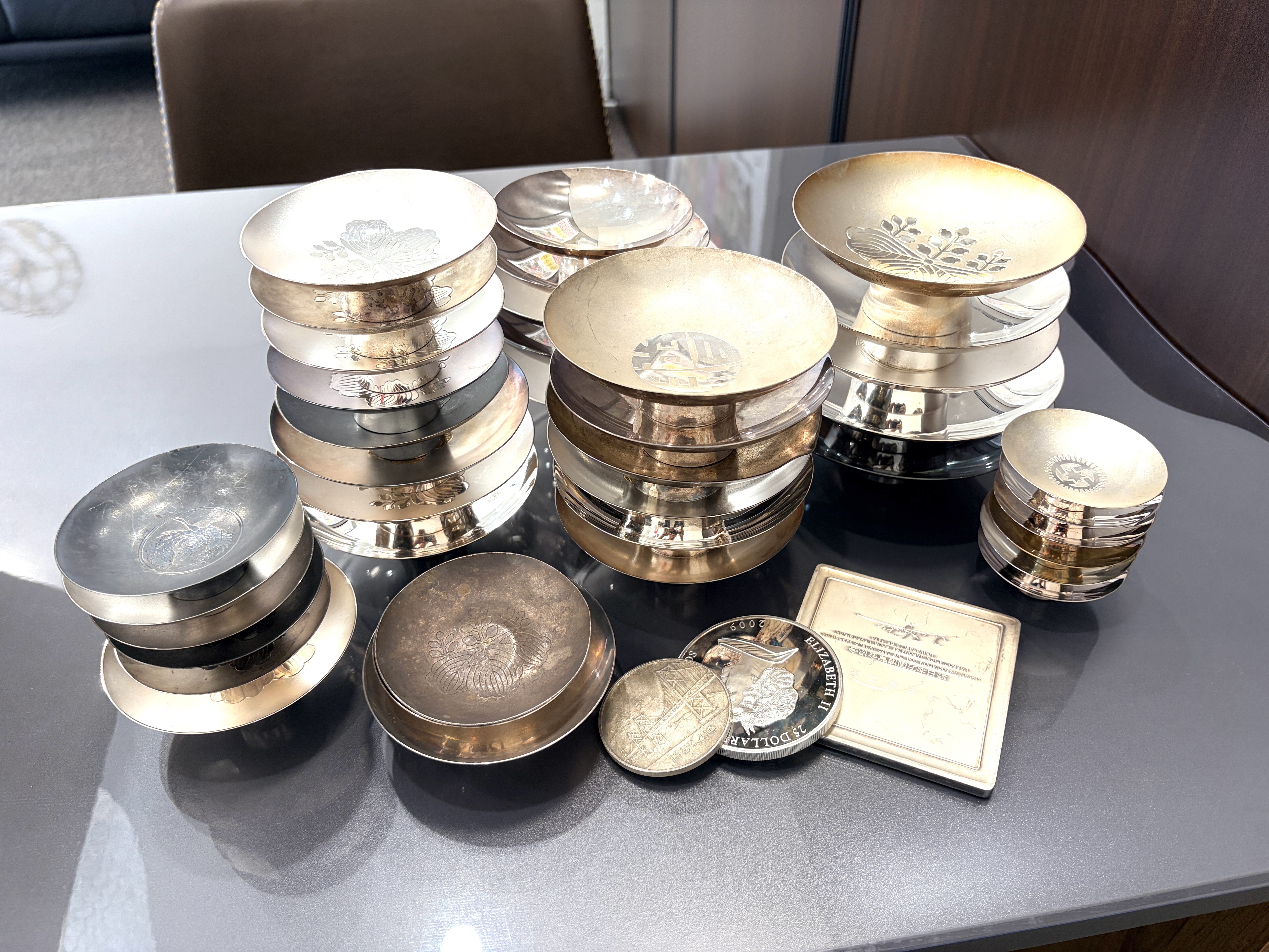 吉野川市山川町で買取した純銀製の銀杯と銀製品一式
