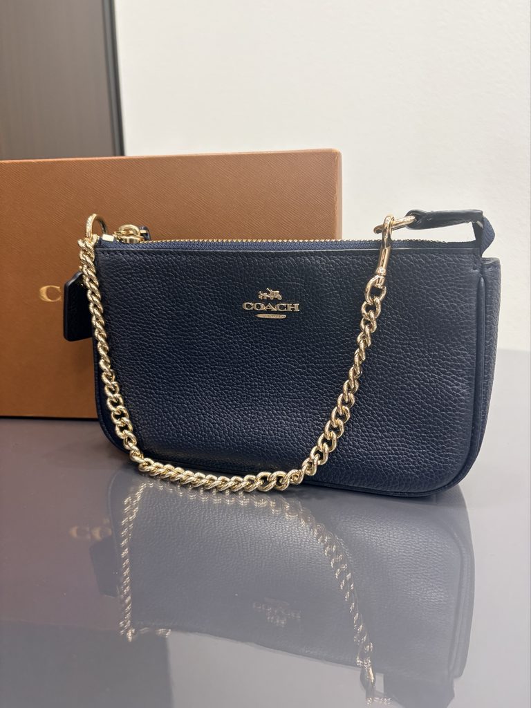 徳島市応神町東貞方のお客様から買取したCOACHのチェーンポーチ
