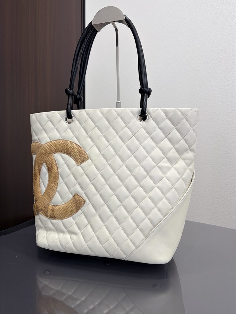 板野町中久保のお客様から買取したシャネル カンボンライン白トートバッグ