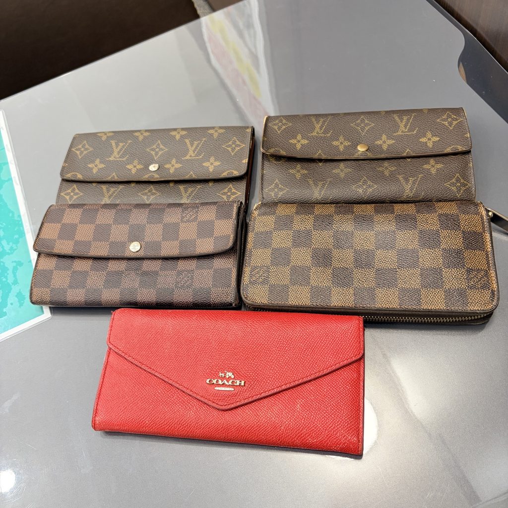 上板町神宅で買取したルイヴィトン長財布4点とCOACH長財布